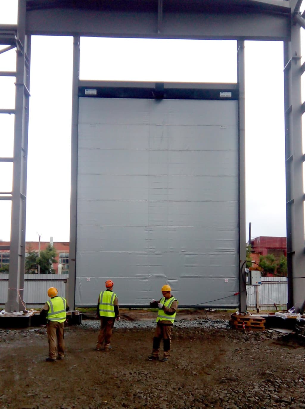 Завершен монтаж ворот на судостроительном заводе в Приморье